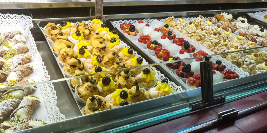 Dolci napoletani (Pompei, pasticceria De Vivo), Italia