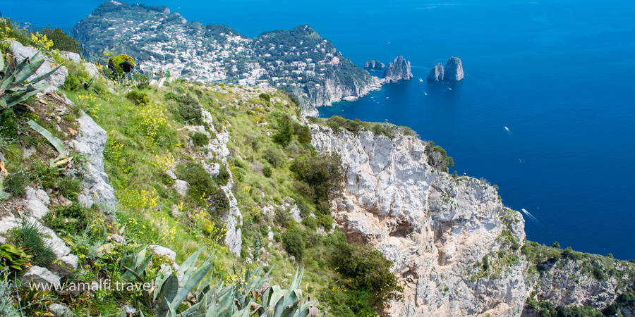 Vista desde el Monte Solaro, isla de Capri, Italia